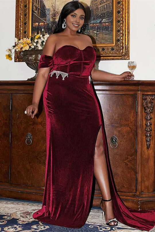 Vestido largo de terciopelo sin tirantes, de talla grande, con hombros descubiertos y cola incorporada